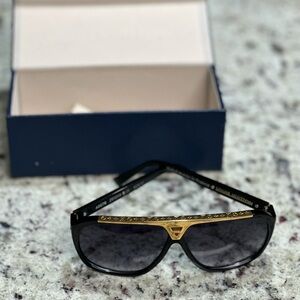 Louis Vuitton Evidence Sunglasses Black Frame with Gold Trim